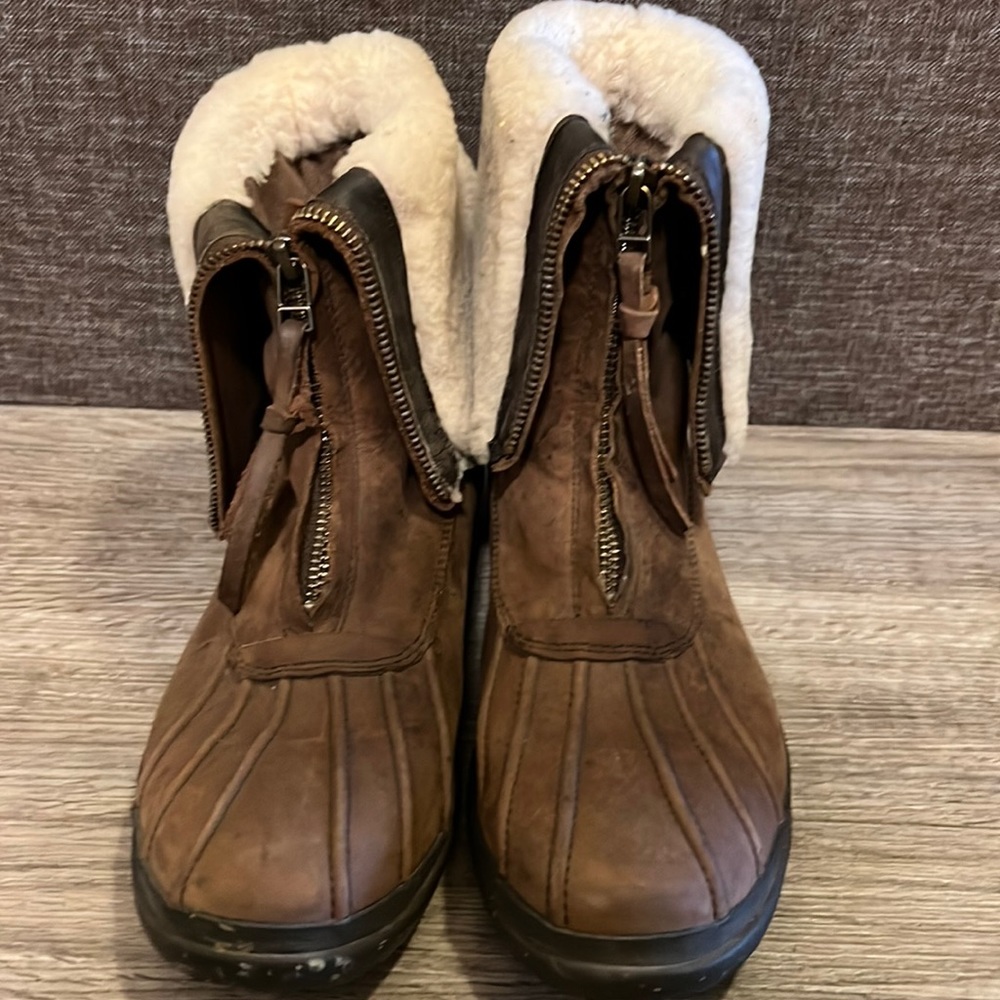 Ugg waterproof arquette boots